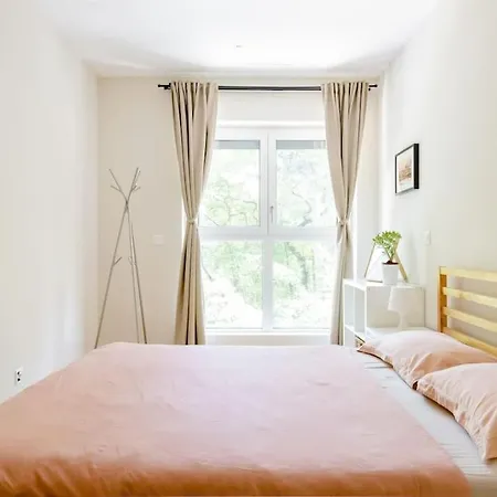 Private In A Spacious - Appartement *