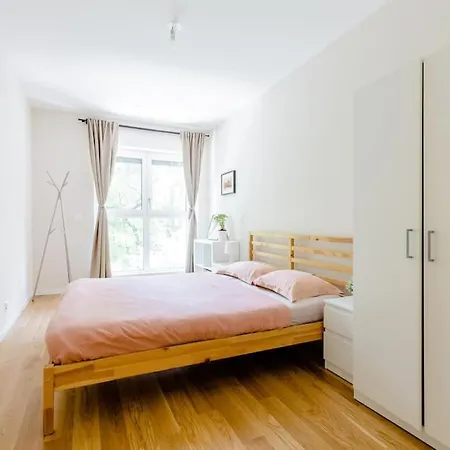 Private In A Spacious - Appartement