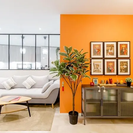 Private In A Spacious - Appartement