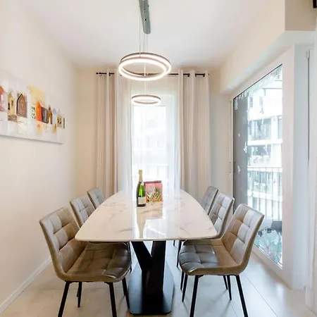 Private In A Spacious - Appartement Genève